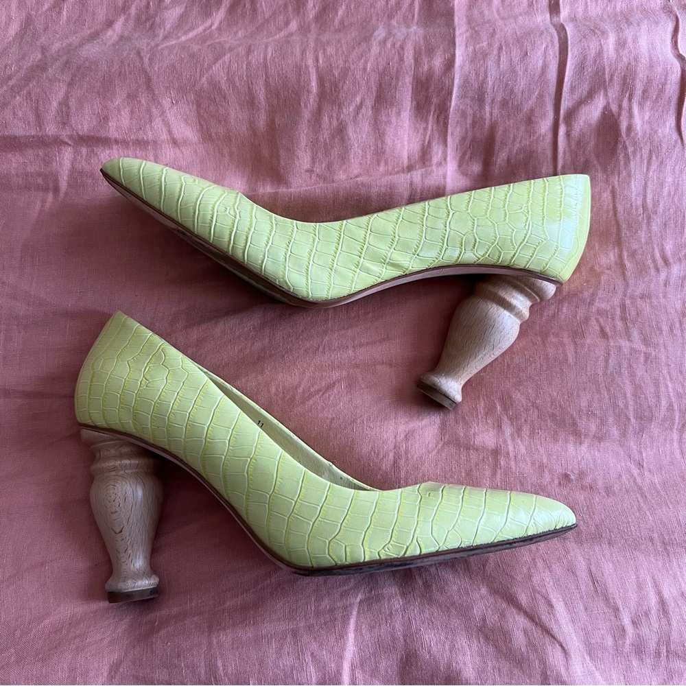 CHARLOTTE STONE Baughn Acid Yellow Heel Size 11